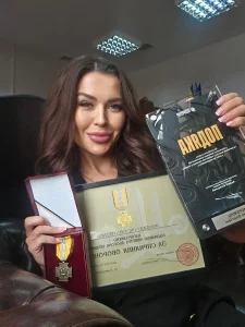 Оксана Мережко з нагородами від Міністерства оборони та Третього армійського корпусу